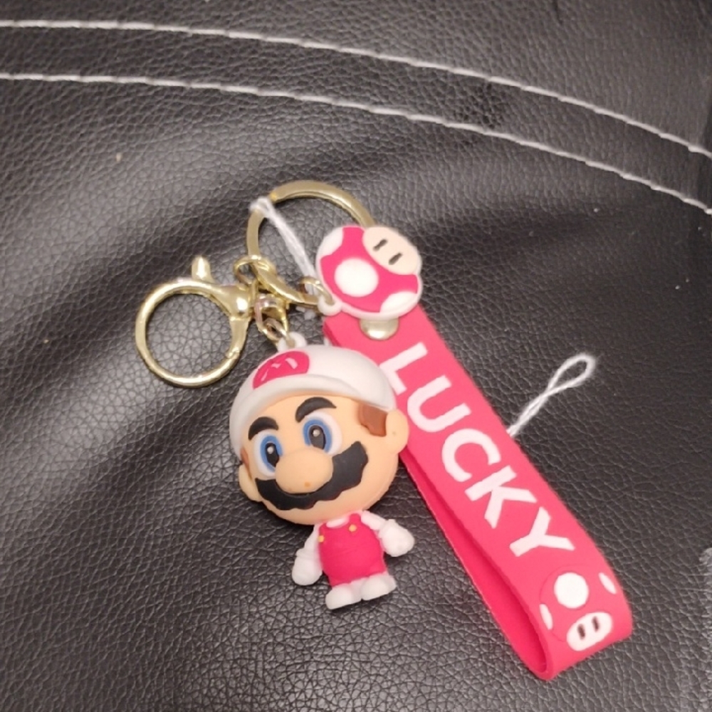 NINTENDO LUCKY MARIO KEYCHAIN CHARM MINT CONDITION